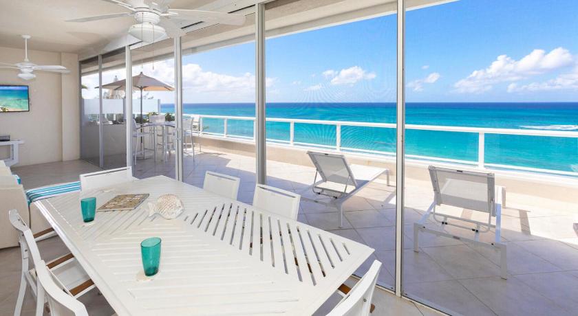 BEACH CLUB